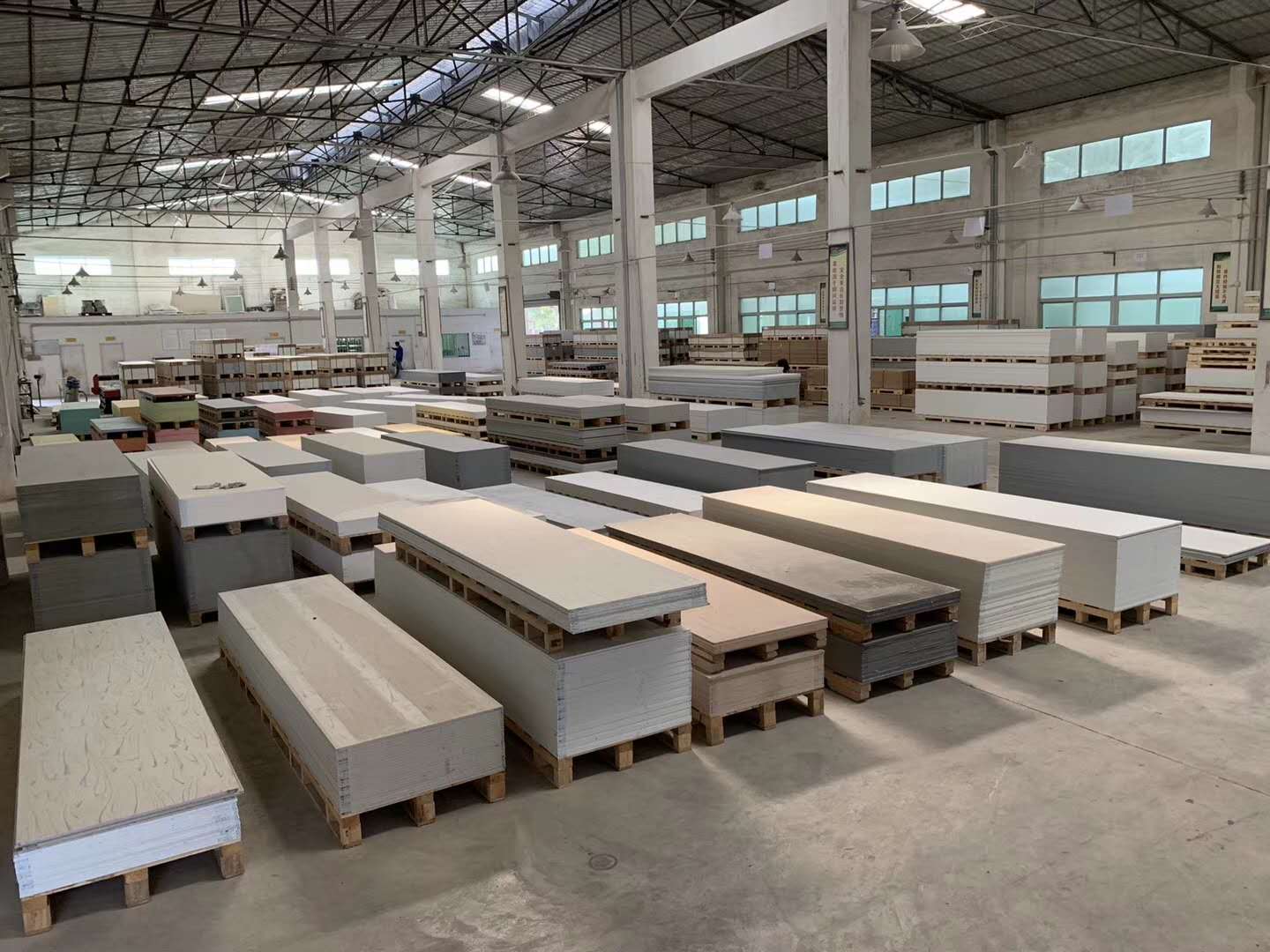 Folhas de superfície sólida de mármore artificial de várias cores para bancadas de banheiro